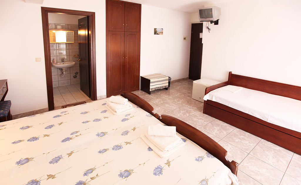 Hotel Fourkos Limenas  Bagian luar foto